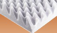 Panel de espuma de poliuretano PT con forma alveolar para absorción y deformación de onda de sonido. Sistema de fácil aplicación.
