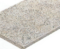C. Panel aislante rígido de viruta de madera gruesa mezclada con cemento.